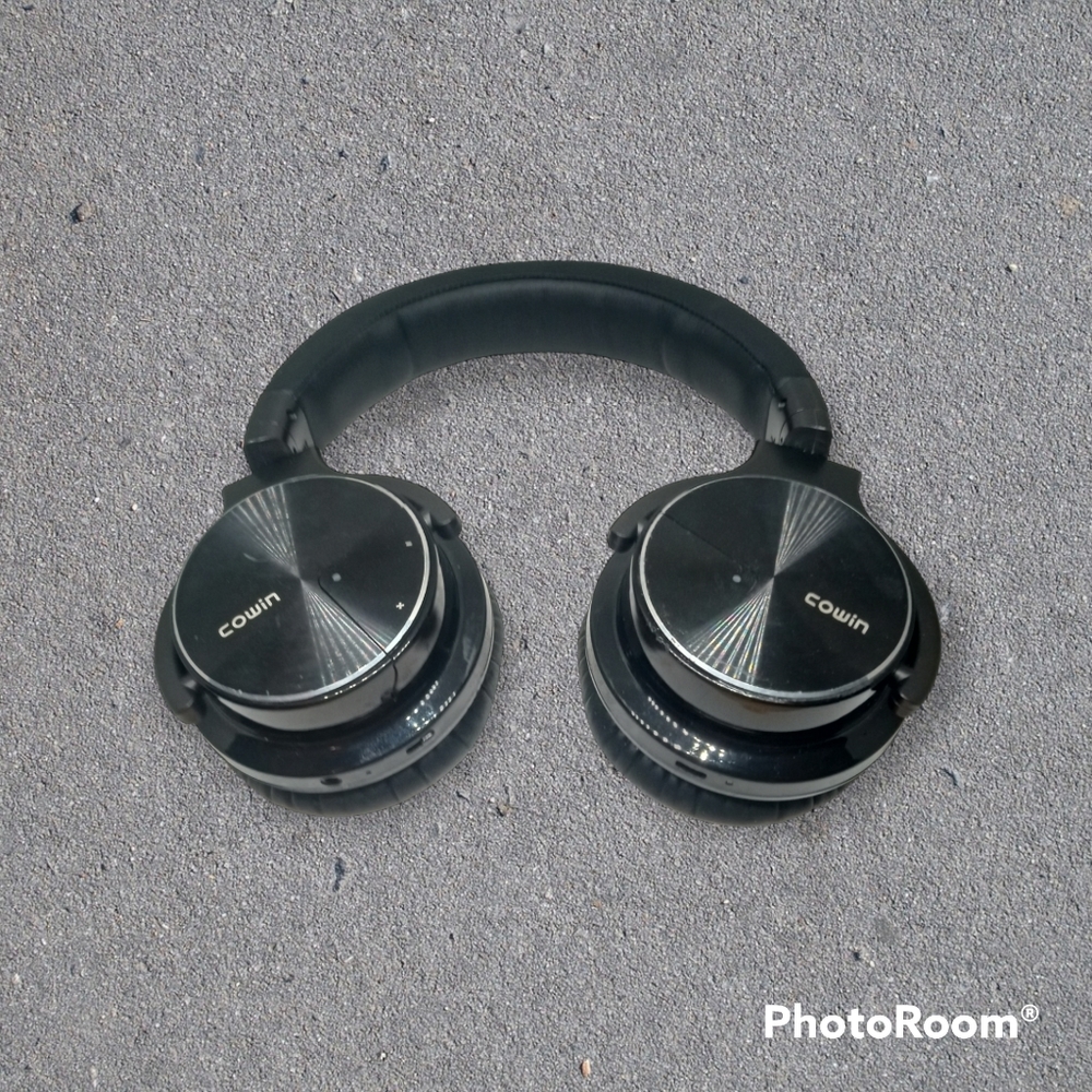 Cowing Headphones with Case